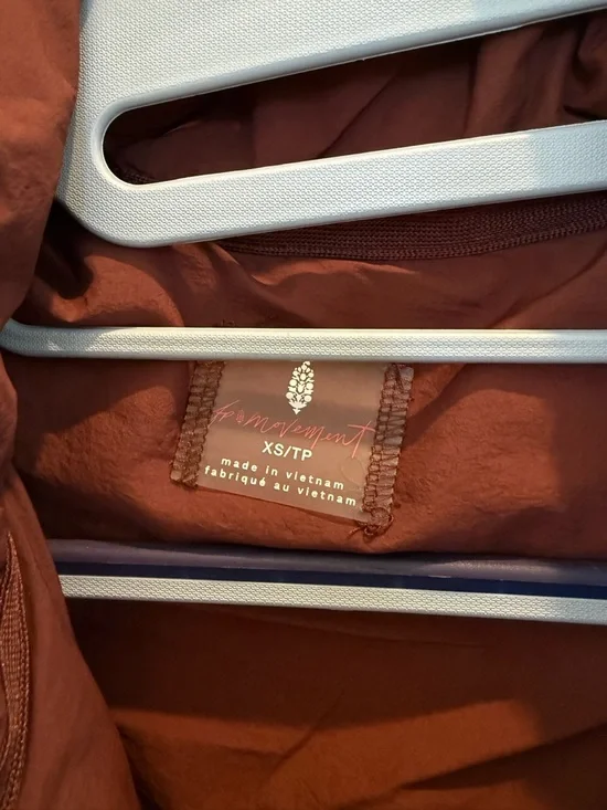 Pippa Packable Puffer Jacket in Bitter Chocolate - Picture 8 of 8